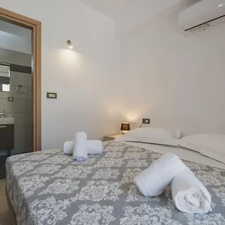 Park-view Lux Pool Villa, Steps To The * Agioi Apostoli (Crete)